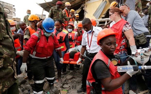Κένυα: Ανασύρθηκε ζωντανή 6 μέρες μετά την κατάρρευση κτηρίου